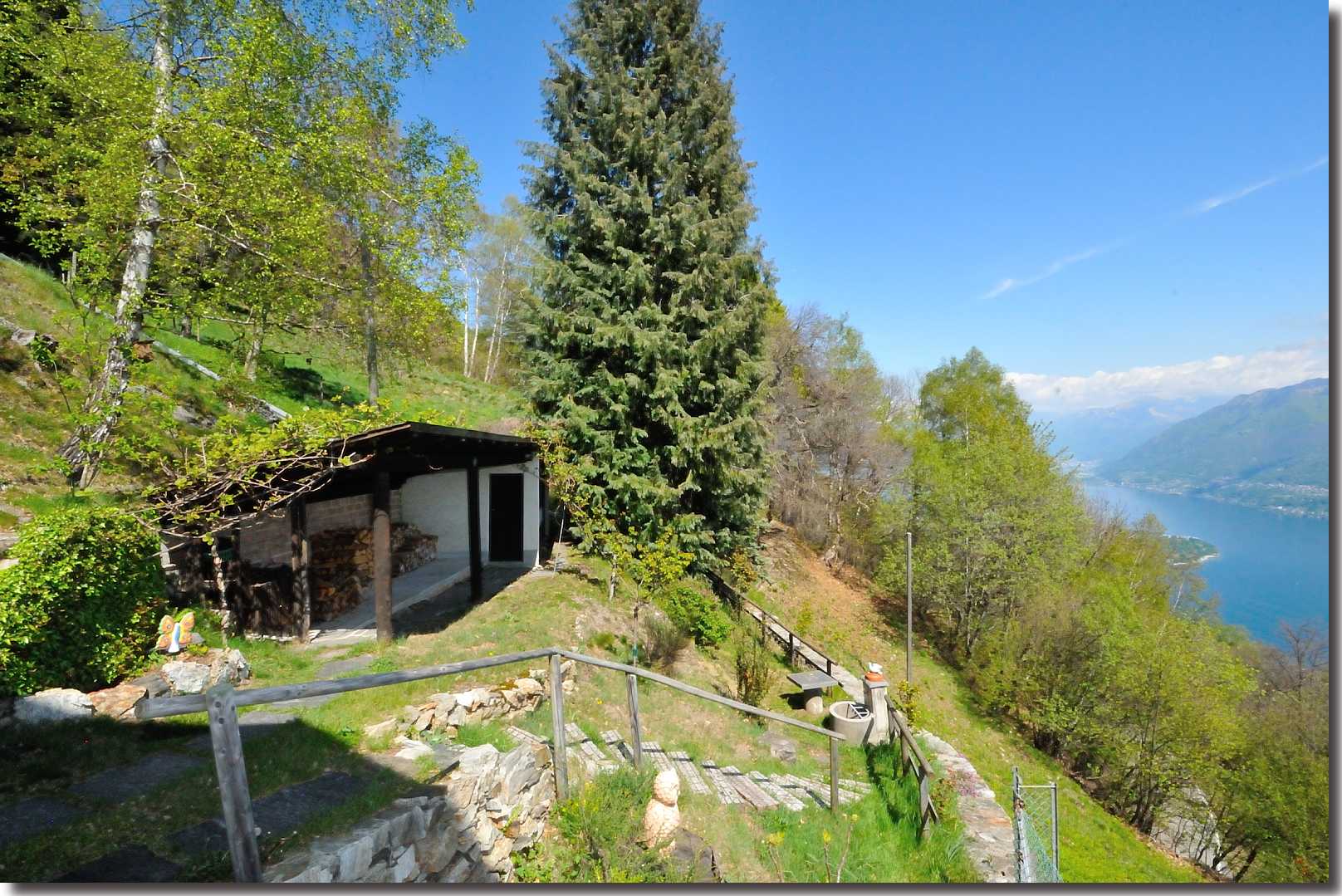 Casa al Poggio - Monti di Ronco - Ronco s/Ascona [ überdachter Holz/Werkzeugschuppen ]