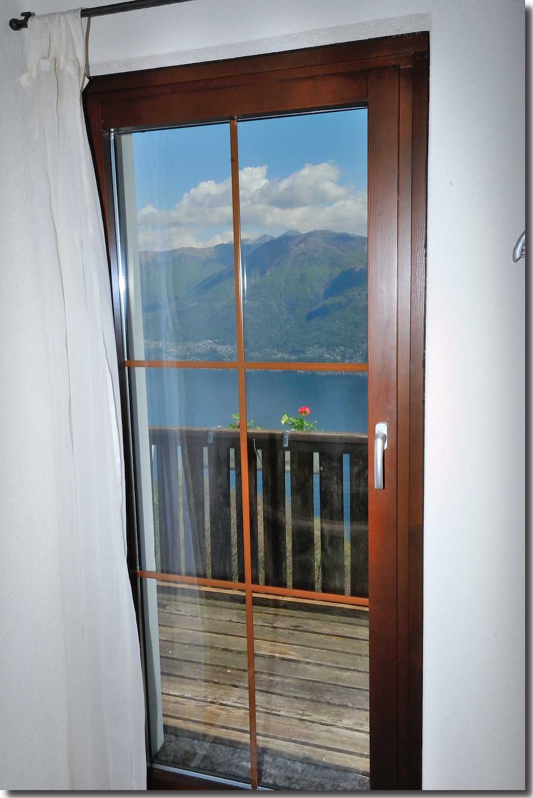 Casa al Poggio - Monti di Ronco - Ronco s/Ascona [ Aussicht vom Schlafzimmer im 1° Stock ]